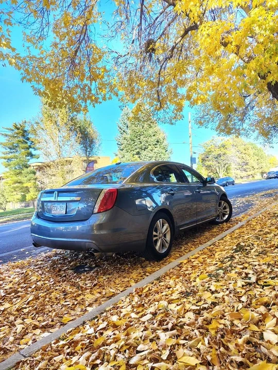 2010 Lincoln MKS - Image 2 of 3