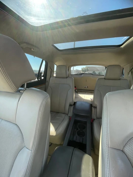 2010 Lincoln MKT - Image 7 of 7