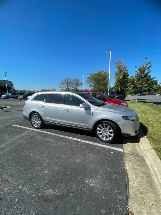 2010 Lincoln MKT - Image 3 of 7
