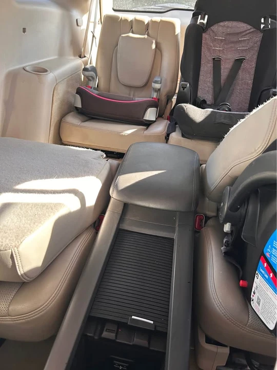2010 Lincoln MKT - Image 6 of 9
