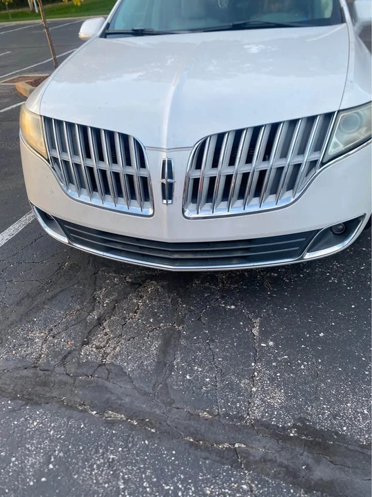 2010 Lincoln MKT - Image 9 of 9