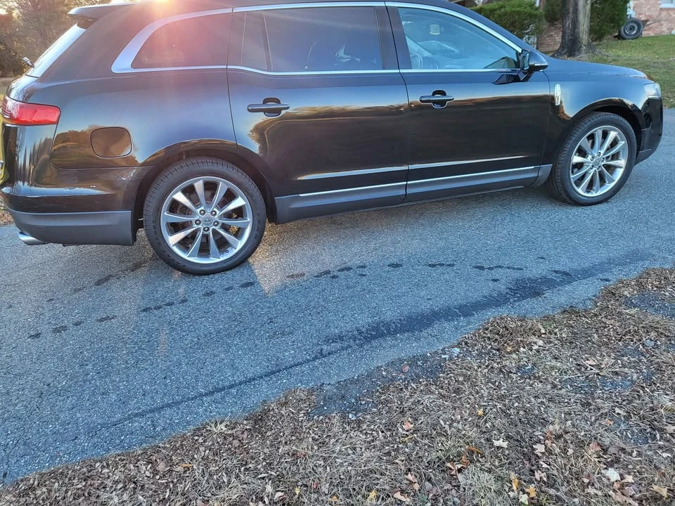 2010 Lincoln MKT - Image 3 of 16