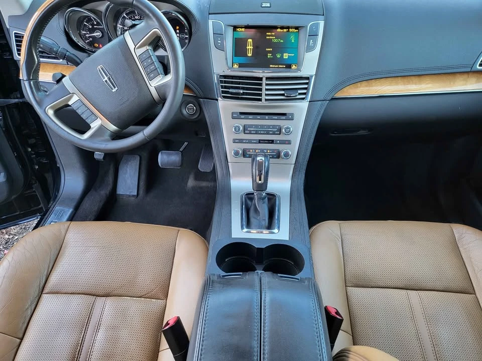 2010 Lincoln MKT - Image 8 of 16