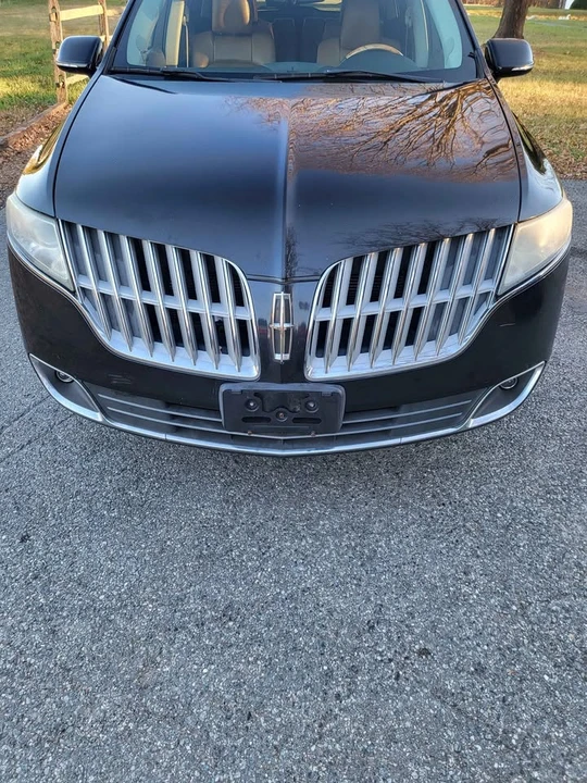 2010 Lincoln MKT - Image 2 of 16