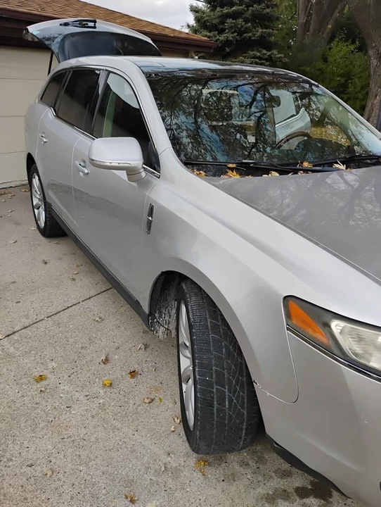 2010 Lincoln MKT - Image 4 of 15