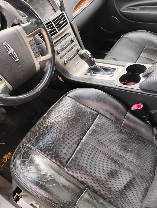 2010 Lincoln MKT - Image 14 of 15