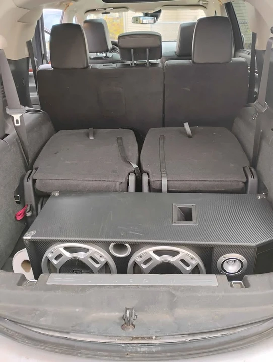 2010 Lincoln MKT - Image 10 of 15