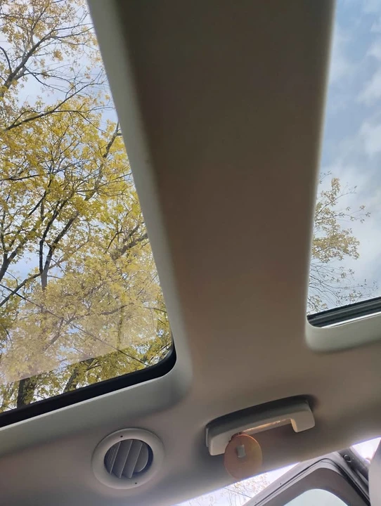 2010 Lincoln MKT - Image 2 of 15