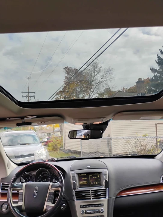 2010 Lincoln MKT - Image 3 of 15