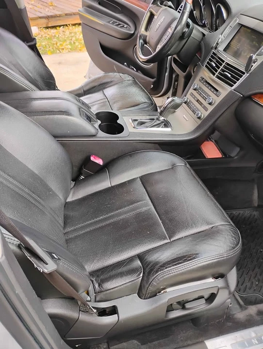 2010 Lincoln MKT - Image 9 of 15