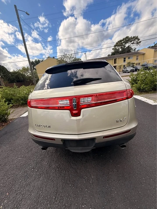 2010 Lincoln MKT - Image 5 of 5