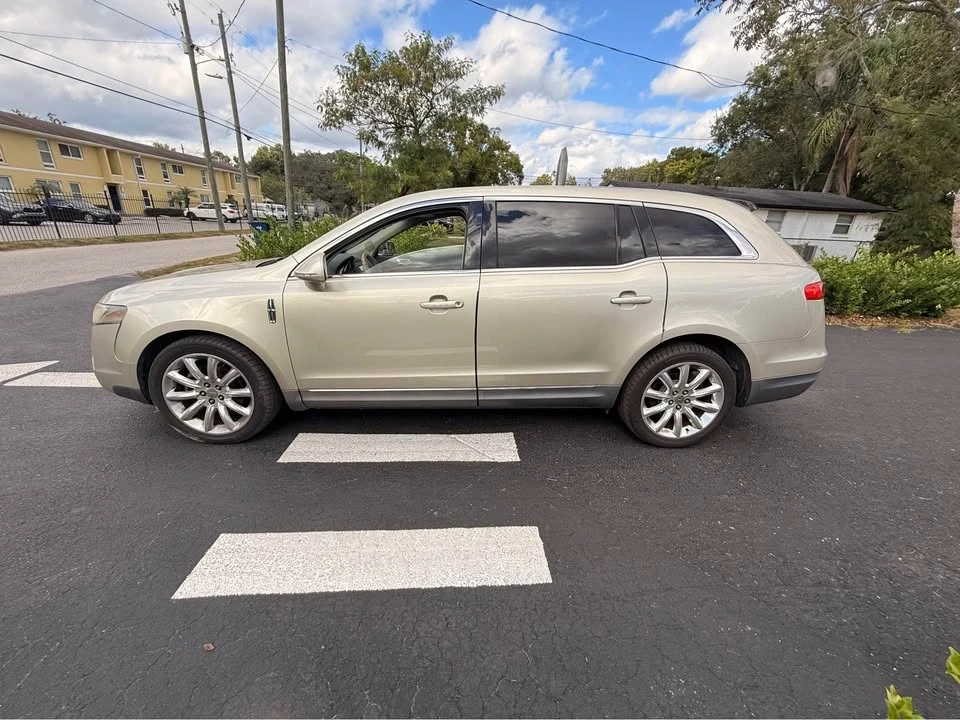 2010 Lincoln MKT - Image 4 of 5
