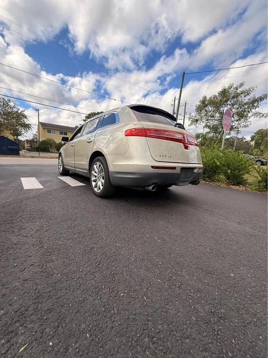 2010 Lincoln MKT - Image 3 of 5