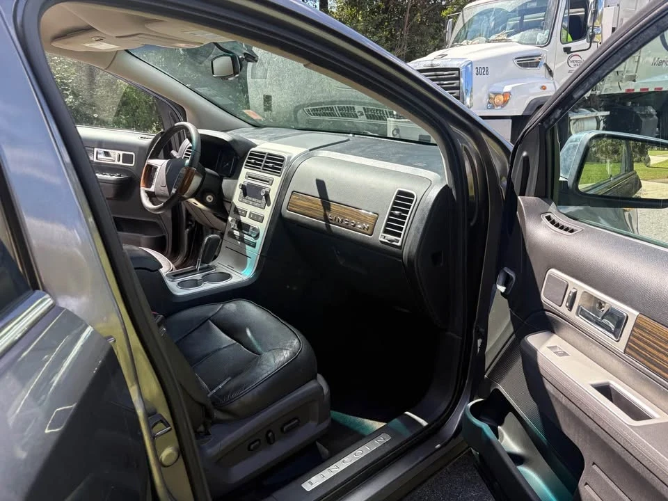 2010 Lincoln MKX - Image 2 of 10