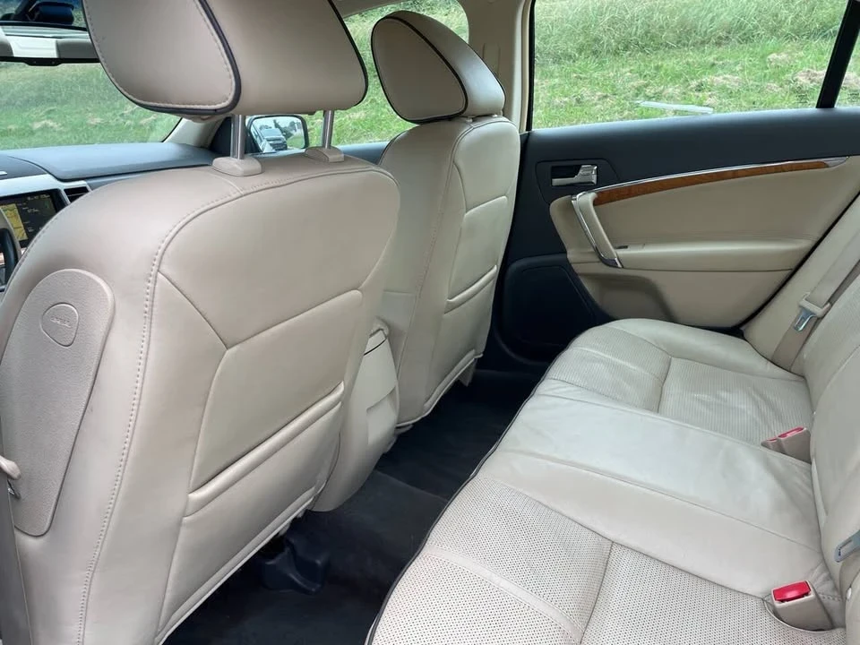 2010 Lincoln MKZ - Image 18 of 20