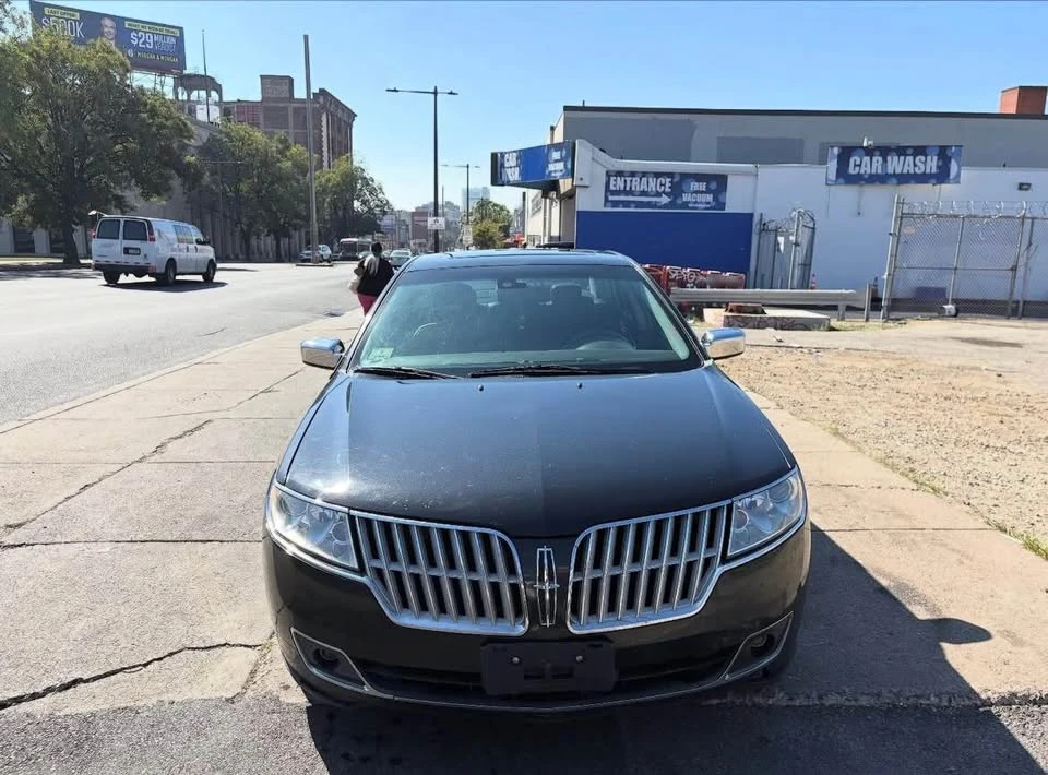2010 Lincoln MKZ - Image 2 of 4