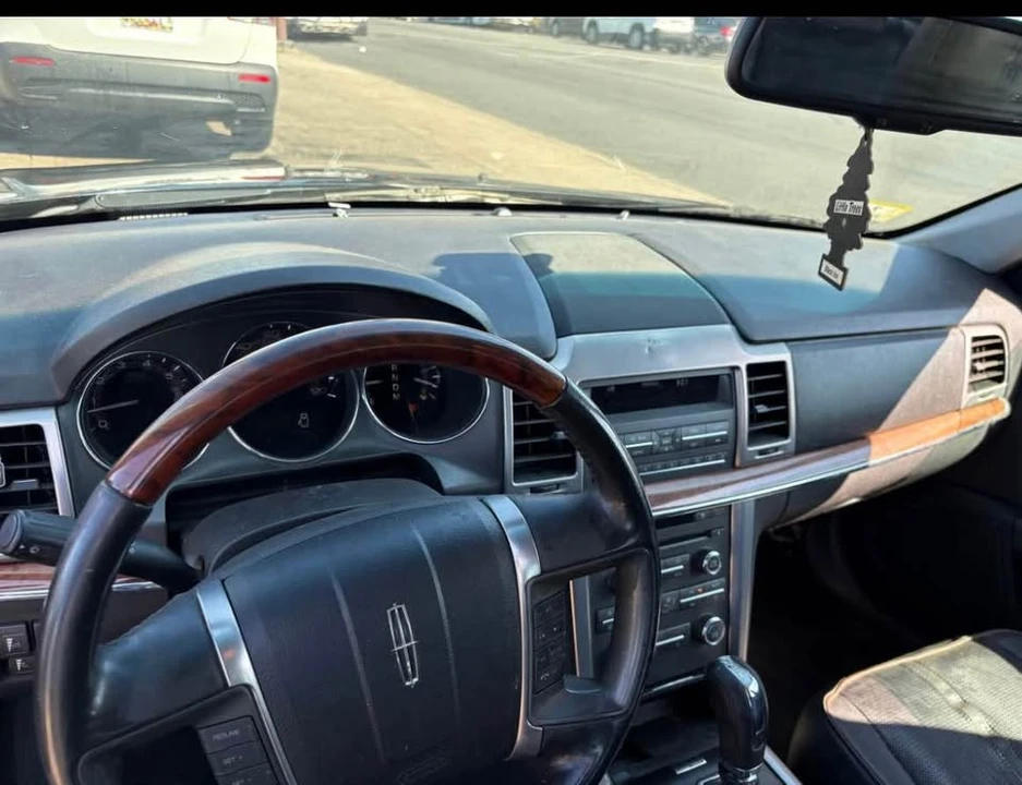 2010 Lincoln MKZ - Image 3 of 4