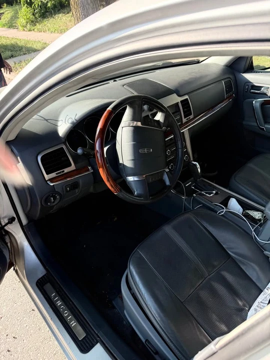 2010 Lincoln MKZ - Image 4 of 5