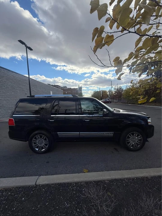 2010 Lincoln Navigator 3rd Gen - Image 3 of 6