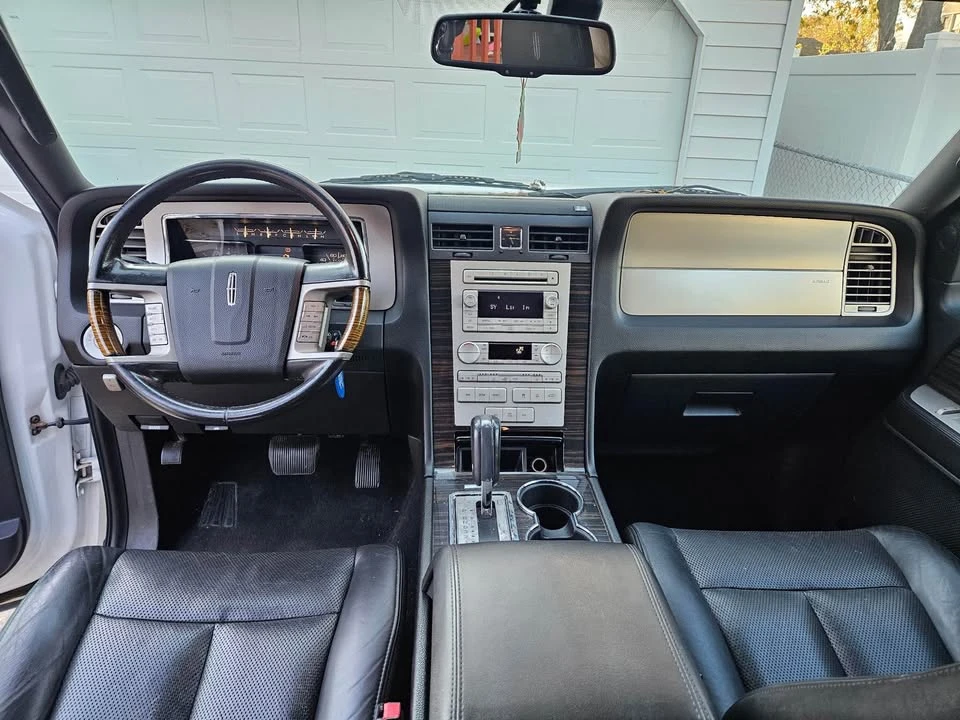 2010 Lincoln Navigator 3rd Gen - Image 15 of 18