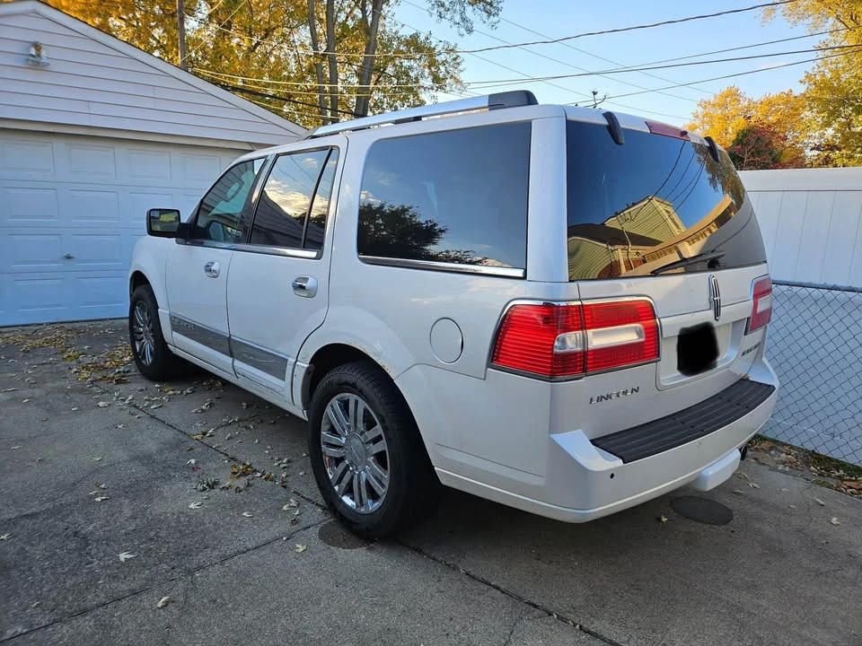 2010 Lincoln Navigator 3rd Gen - Image 6 of 18