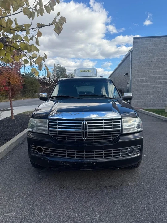2010 Lincoln Navigator 3rd Gen - Image 2 of 6