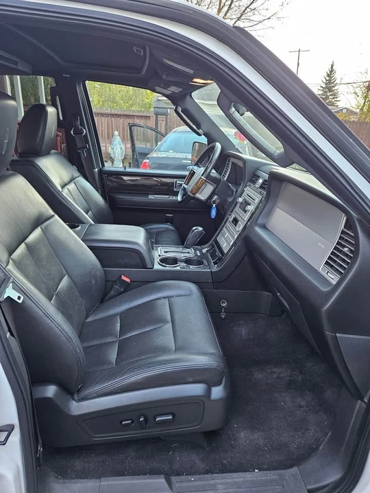 2010 Lincoln Navigator 3rd Gen - Image 10 of 18