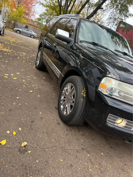 2010 Lincoln Navigator 3rd Gen - Image 5 of 10