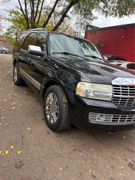 2010 Lincoln Navigator 3rd Gen - Image 2 of 10