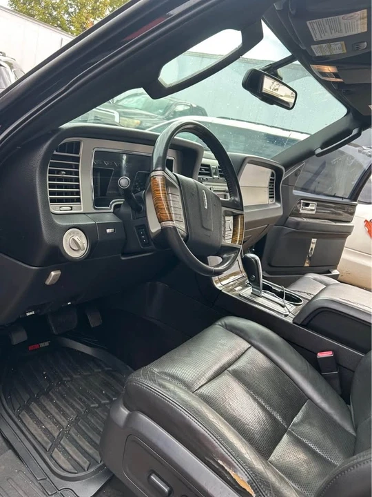 2010 Lincoln Navigator 3rd Gen - Image 10 of 10