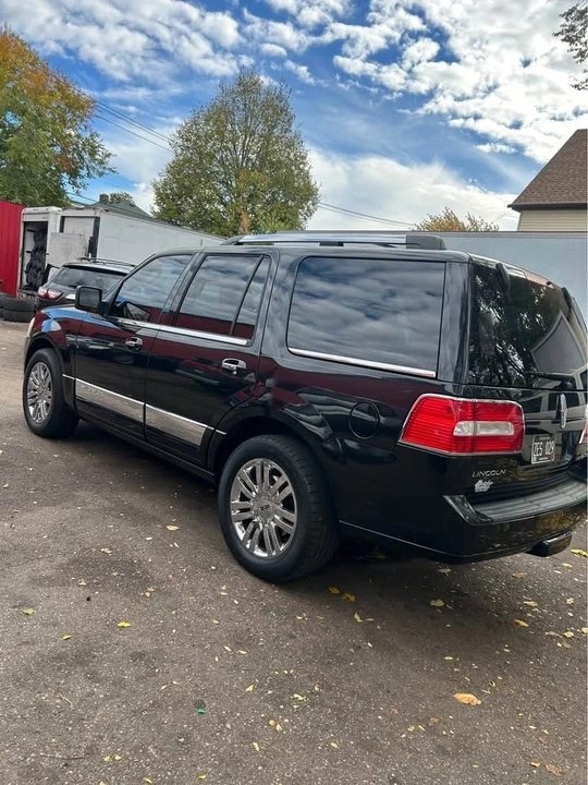 2010 Lincoln Navigator 3rd Gen - Image 3 of 10