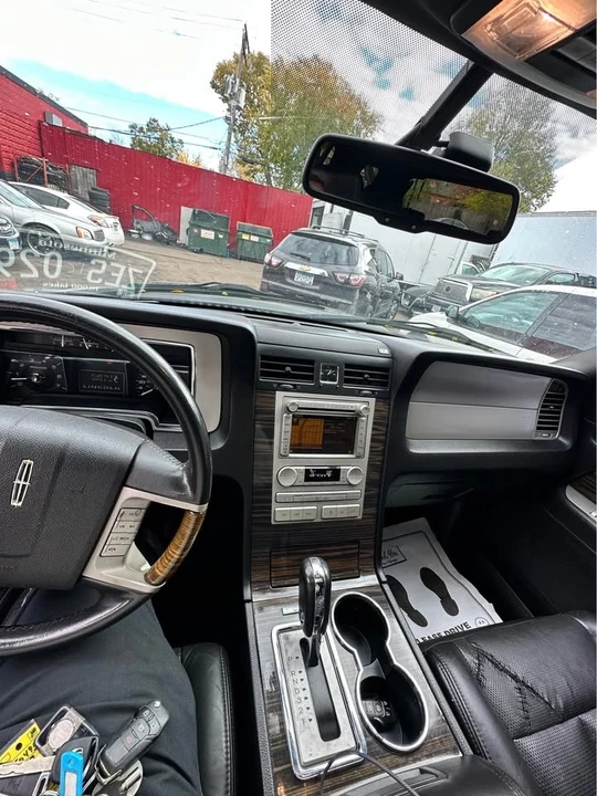 2010 Lincoln Navigator 3rd Gen - Image 15 of 17
