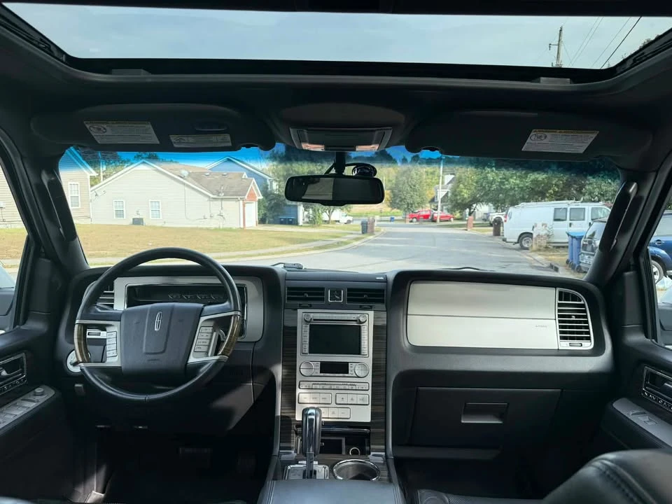 2010 Lincoln Navigator 3rd Gen - Image 10 of 11
