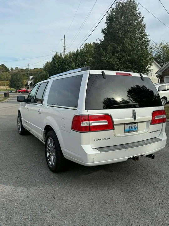 2010 Lincoln Navigator 3rd Gen - Image 2 of 11