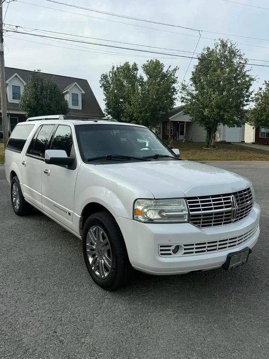 2010 Lincoln Navigator 3rd Gen - Image 3 of 11