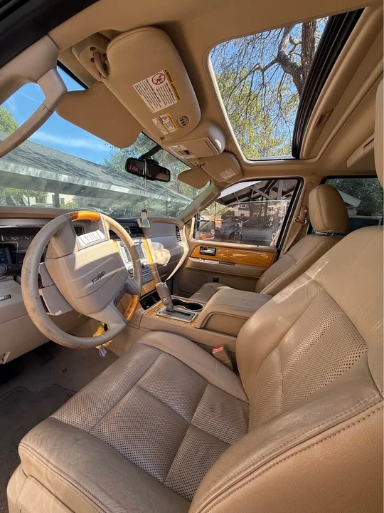 2010 Lincoln Navigator 3rd Gen - Image 4 of 7