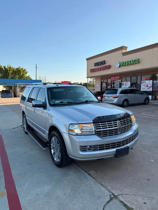 2010 Lincoln Navigator 3rd Gen - Image 2 of 20