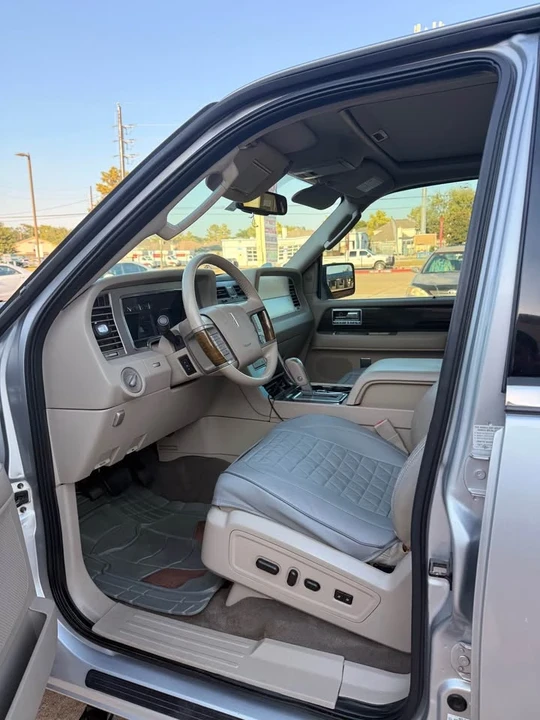 2010 Lincoln Navigator 3rd Gen - Image 19 of 20