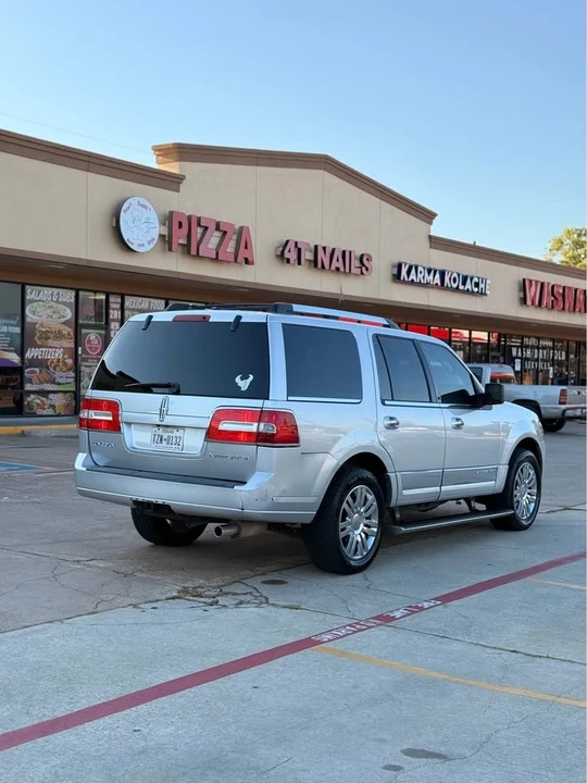 2010 Lincoln Navigator 3rd Gen - Image 5 of 20