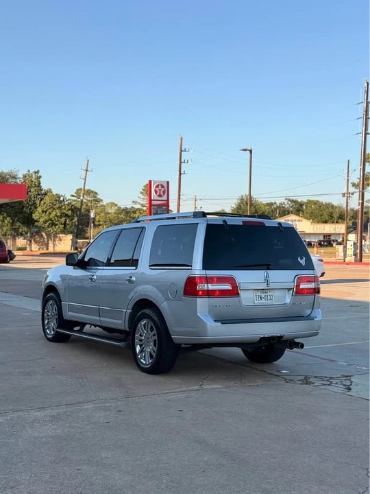 2010 Lincoln Navigator 3rd Gen - Image 3 of 20