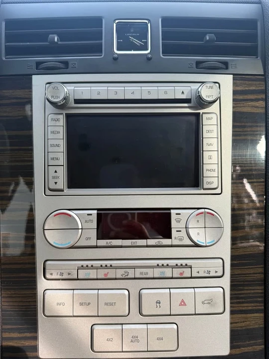 2010 Lincoln Navigator 3rd Gen - Image 10 of 12
