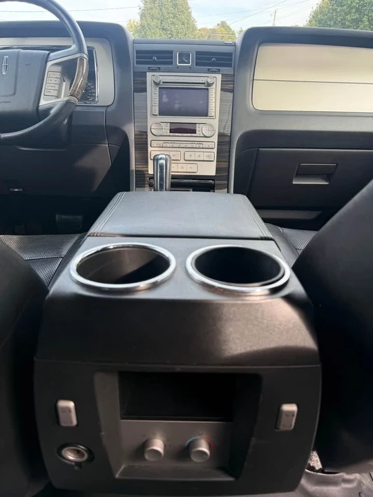 2010 Lincoln Navigator 3rd Gen - Image 11 of 12