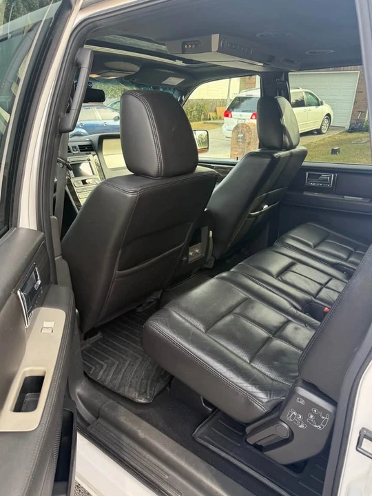 2010 Lincoln Navigator 3rd Gen - Image 5 of 12