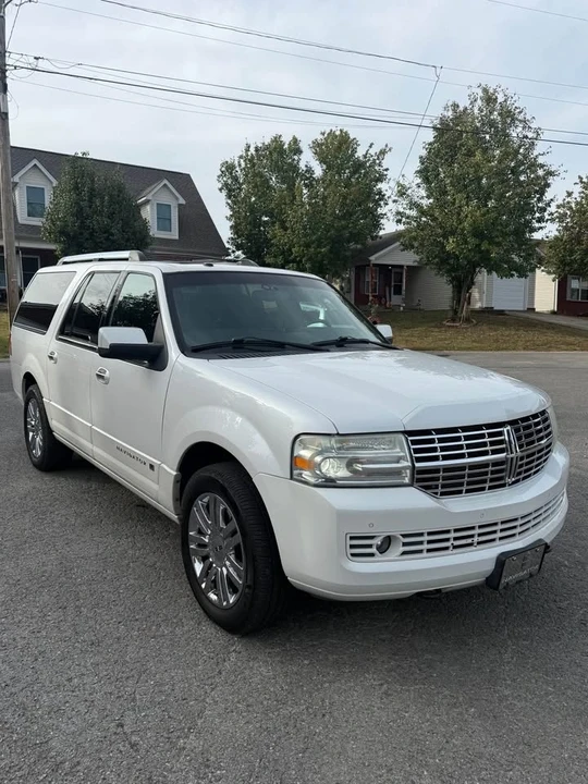 2010 Lincoln Navigator 3rd Gen - Image 2 of 12