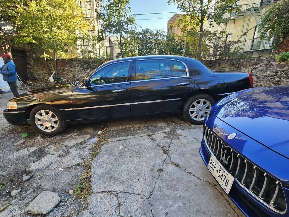 2010 Lincoln Town Car - Image 13 of 13