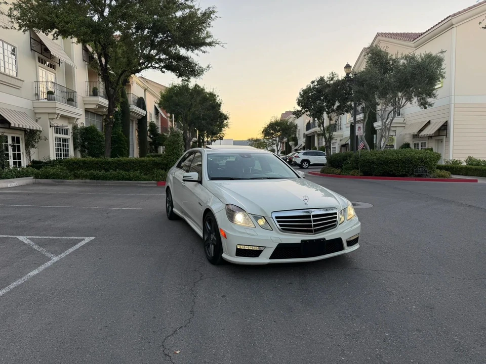 2010 Mercedes-Benz W212 E-Class - Image 2 of 31