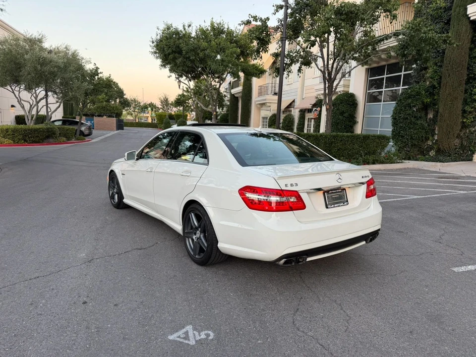 2010 Mercedes-Benz W212 E-Class - Image 8 of 31
