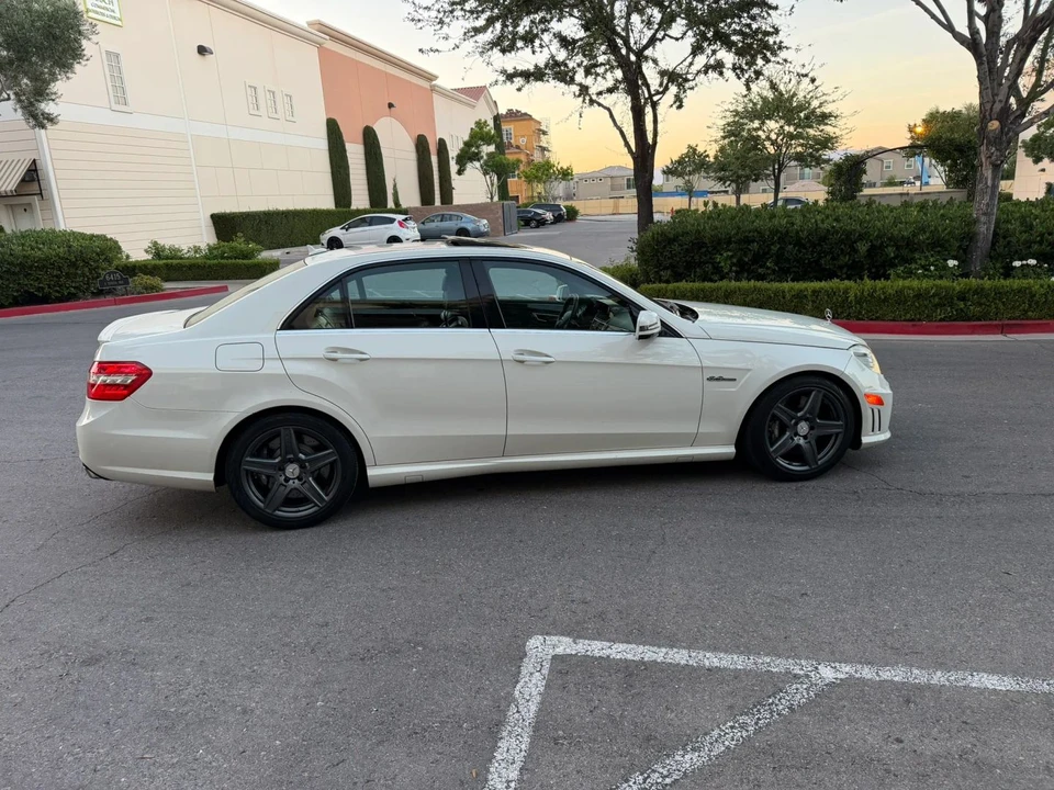 2010 Mercedes-Benz W212 E-Class - Image 12 of 31