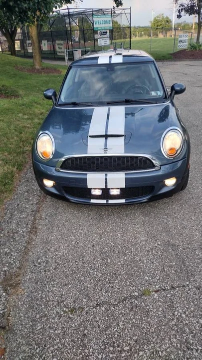 2010 Mini Mini 2nd Gen - Image 2 of 7