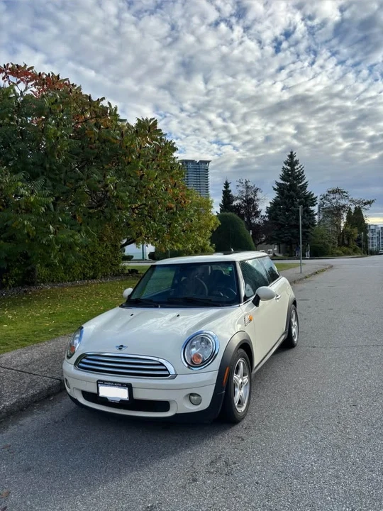 2010 Mini Mini 2nd Gen - Image 2 of 8